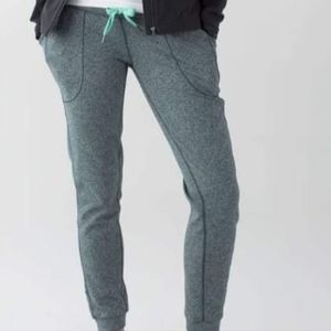 Sz 6 lululemon Base Runner Pant III